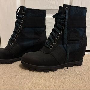 Sorel Black and Blue Lace-Up Boots with Rugged Sole